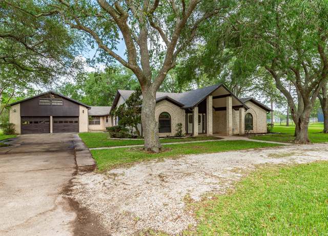 Property at 1420 Avenue L, Santa Fe, TX 77510, 4 beds, 5 baths