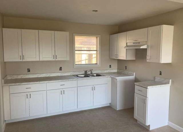 Property at 609 W 6th St, Sweeny, TX 77480, 3 beds, 1 bath