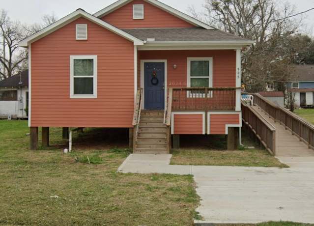Property at 905 W Burleson St, Wharton, TX 77488, 2 beds, 2 baths