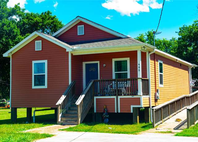 Property at 905 W Burleson St, Wharton, TX 77488, 2 beds, 2 baths
