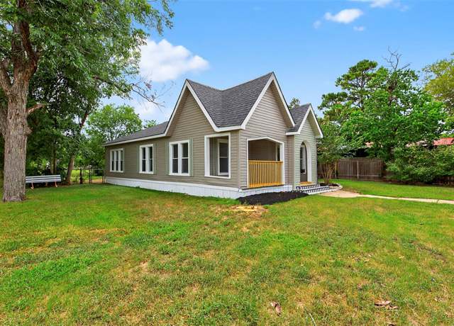 Property at 1001 N Banks St, Caldwell, TX 77836, 3 beds, 1.5 baths