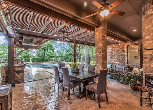 Property at 71 Player Oaks Pl, The Woodlands, TX 77382, 4 beds, 4 baths
