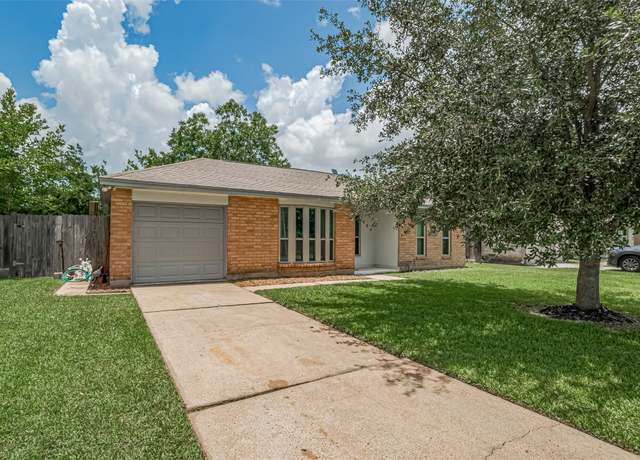 Property at 409 Stadium Ln, Friendswood, TX 77546, 3 beds, 2 baths