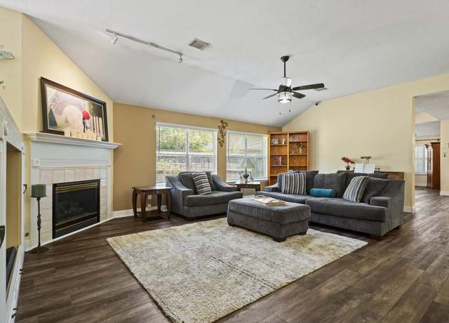 Property at 5102 Cherrywood Ct, League City, TX 77573, 4 beds, 2 baths