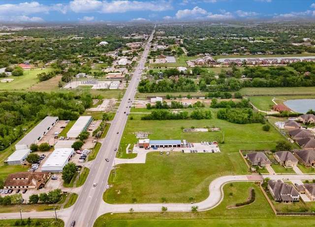 Property at 6909 W Broadway Dr, Pearland, TX 77581