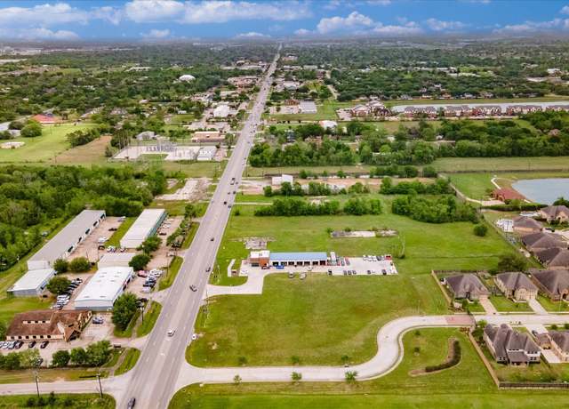 Property at 6909 W Broadway Dr, Pearland, TX 77581