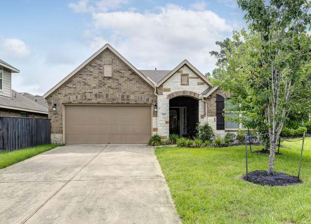 Property at 2811 Ridgecliff Ct, Conroe, TX 77301, 3 beds, 2 baths