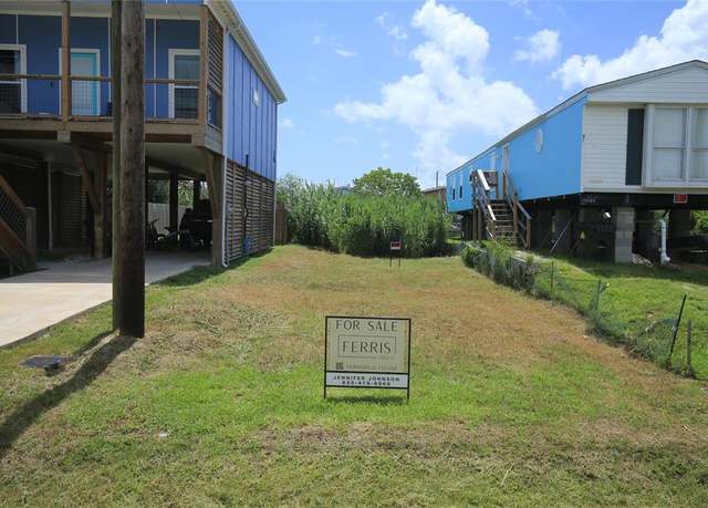 Property at 917 13th St, Dickinson, TX 77539