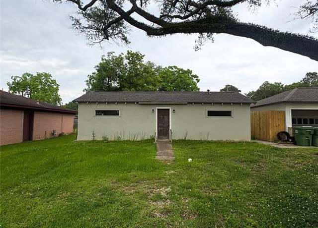 Property at 101 West St, Liberty, TX 77575, 1 bed, 1 bath