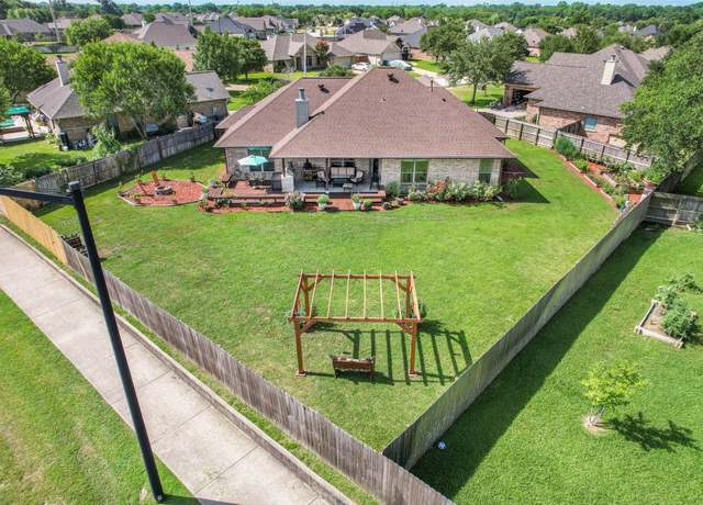 Property at 2915 Alba Ct, Bryan, TX 77808, 4 beds, 3 baths