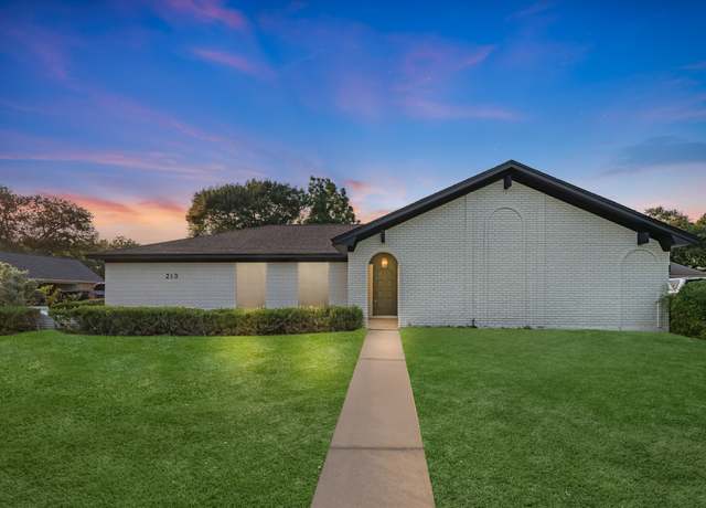 Property at 213 Westview Dr, Sealy, TX 77474, 4 beds, 2.5 baths