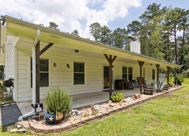 Property at 18220 Quail Run Cir, Conroe, TX 77302, 3 beds, 2 baths