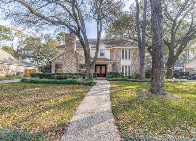 Property at 13702 Balmore Cir, Houston, TX 77069, 4 beds, 2.5 baths