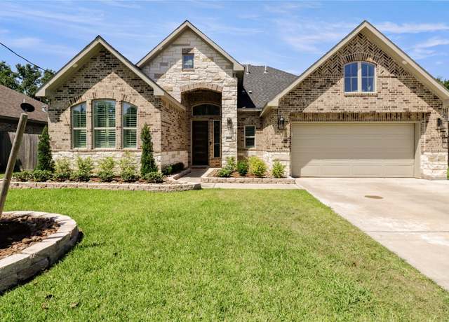 Property at 1020 Oak St, West Columbia, TX 77486, 3 beds, 2.5 baths