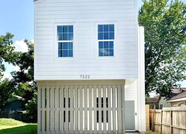 Property at 7322 Laredo St, Houston, TX 77020, 3 beds, 2.5 baths