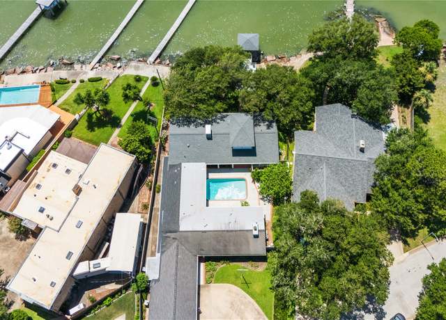 Property at 1501 Harbor View Cir, Galveston, TX 77550, 3 beds, 4.5 baths