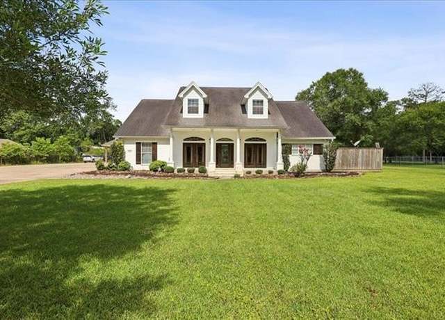 Property at 196 Trahan Rd, Lumberton, TX 77657, 6 beds, 4.5 baths