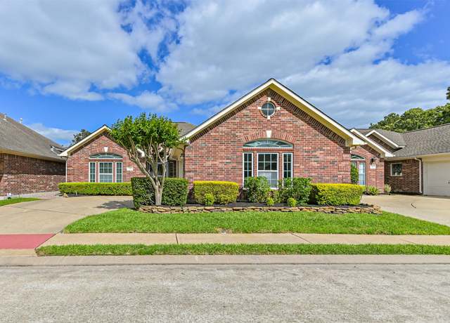 Property at 314 Parkwood Village Dr, Friendswood, TX 77546, 3 beds, 2 baths