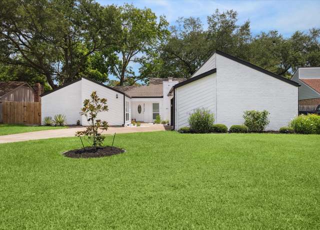 Property at 8218 Waynemer Way, Houston, TX 77040, 3 beds, 2 baths