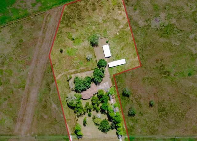 Property at 11503 Highway 36, Wallis, TX 77485, 3 beds, 3.5 baths