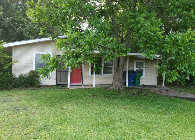 Property at 905 E Mulberry St, Angleton, TX 77515, 3 beds, 1 bath