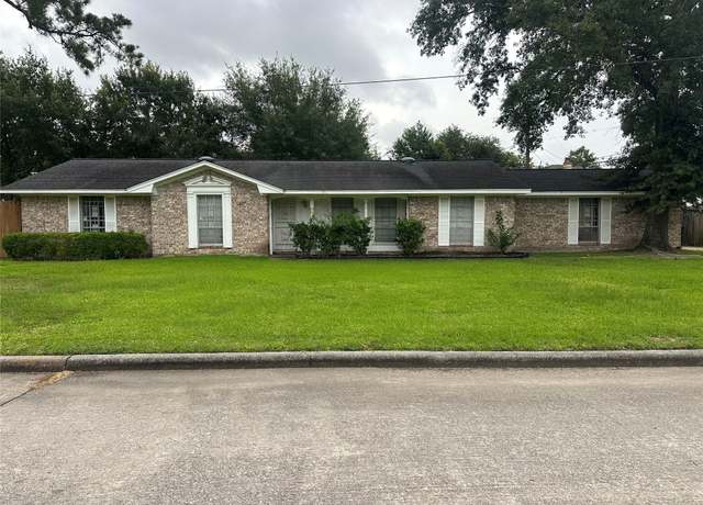 Property at 6646 Bayou View Dr, Houston, TX 77091, 3 beds, 2 baths