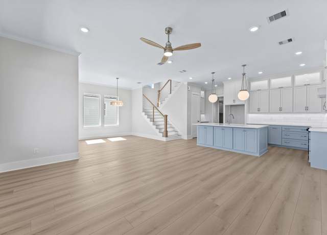 Property at 4010 Miramar Ct, Galveston, TX 77554, 4 beds, 3.5 baths