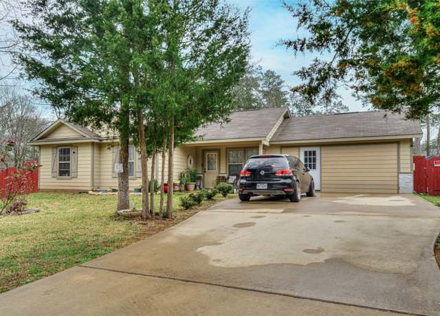 Property at 10610 Royal Adrian Dr, Conroe, TX 77303, 4 beds, 3 baths