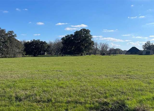 Property at 1449 Prairie Ct, Angleton, TX 77515