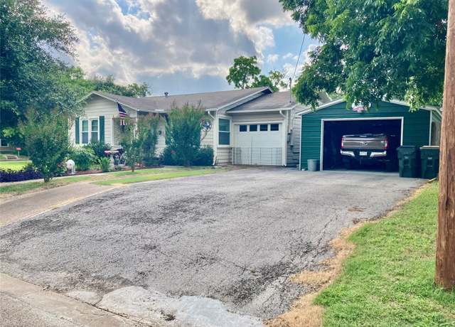 Property at 421 W 13th St, Shiner, TX 77984, 2 beds, 1 bath
