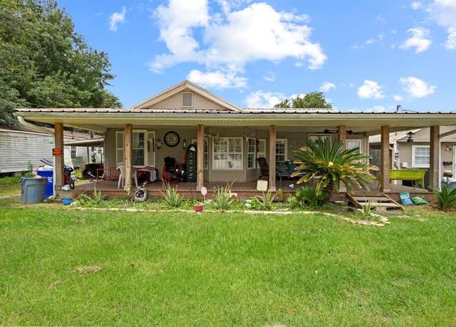 Property at 100 6th Ave, Nederland, TX 77627, 4 beds, 2.5 baths