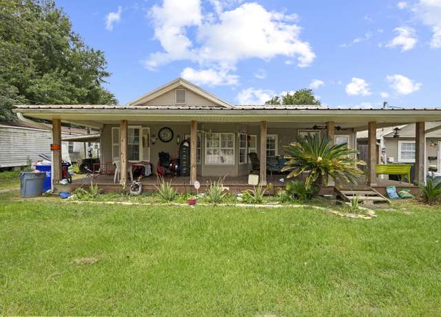 Property at 100 6th Ave, Nederland, TX 77627, 4 beds, 2.5 baths