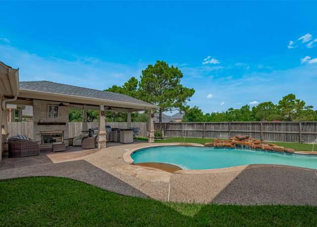 Property at 16011 Maple Shores Dr, Houston, TX 77044, 4 beds, 3.5 baths