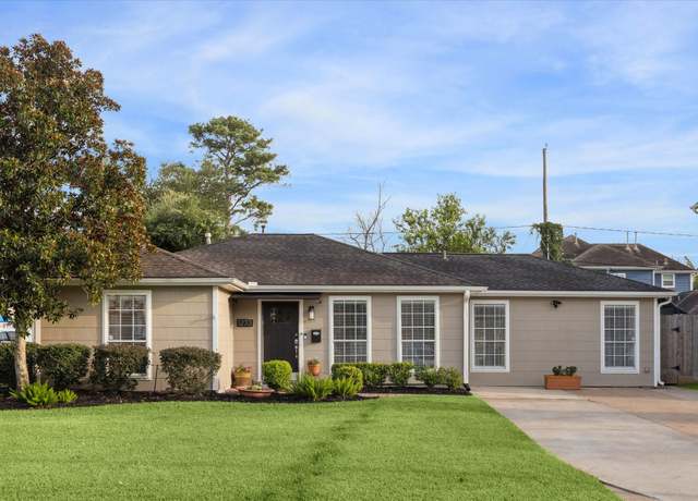 Property at 1233 Lamonte Ln, Houston, TX 77018, 3 beds, 2 baths