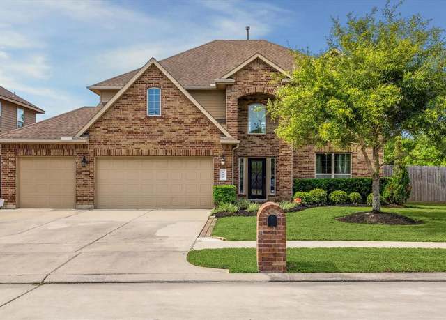 Property at 802 Fairway Dr, La Porte, TX 77571, 4 beds, 3.5 baths