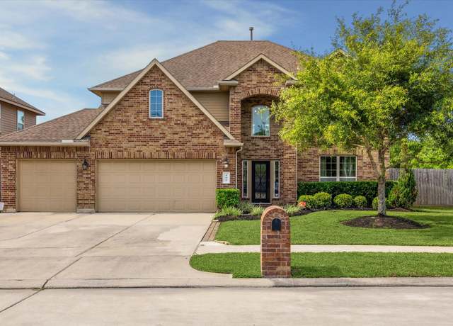 Property at 802 Fairway Dr, La Porte, TX 77571, 4 beds, 3.5 baths