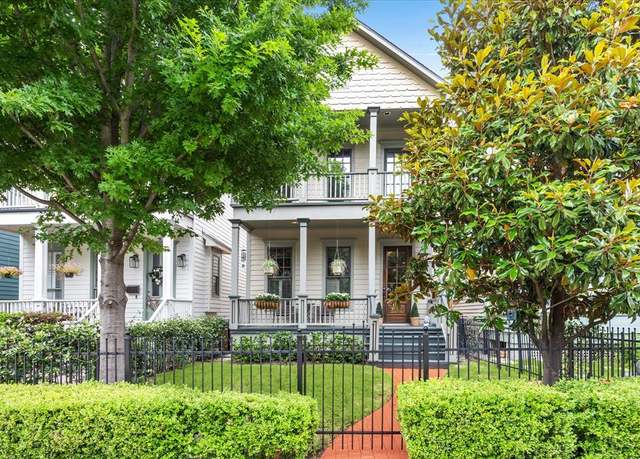 Property at 419 Cortlandt St, Houston, TX 77007, 3 beds, 2.5 baths