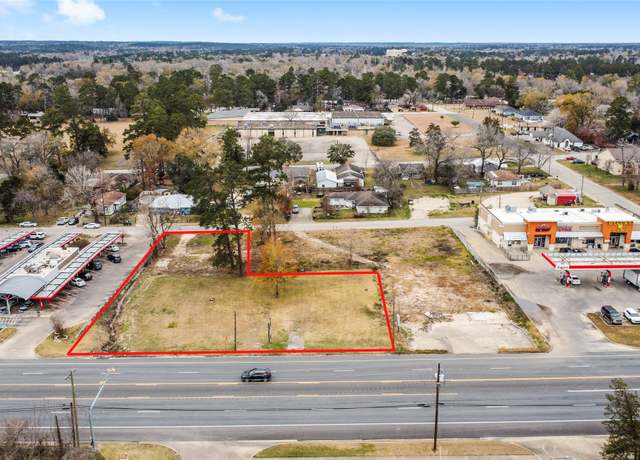 Property at 924 W Church St, Livingston, TX 77351