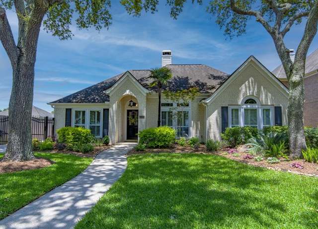 Property at 2120 Barrington Pointe Dr, League City, TX 77573, 4 beds, 2 baths