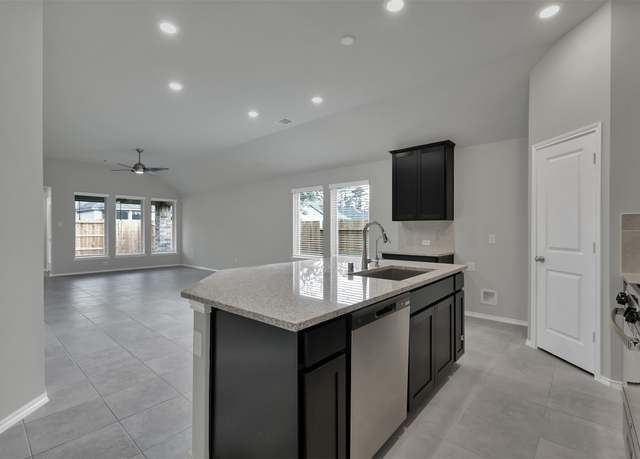 Property at 516 Chestnut Reef Ct, Conroe, TX 77304, 4 beds, 2 baths