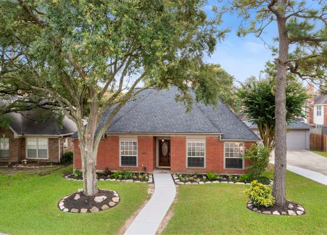 Property at 4311 Pebble Beach Dr, League City, TX 77573, 4 beds, 2 baths
