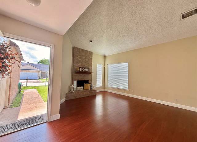Property at 6603 Briar Terrace Dr, Houston, TX 77072, 3 beds, 2.5 baths