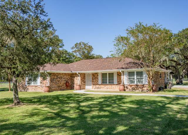 Property at 14 E Kingswood St E #14, Van Vleck, TX 77482, 4 beds, 2 baths