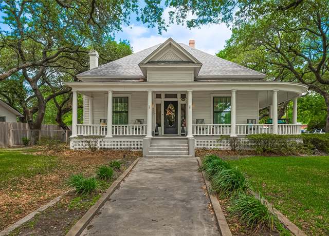Property at 500 W Post Office St, Eagle Lake, TX 77434, 4 beds, 2 baths