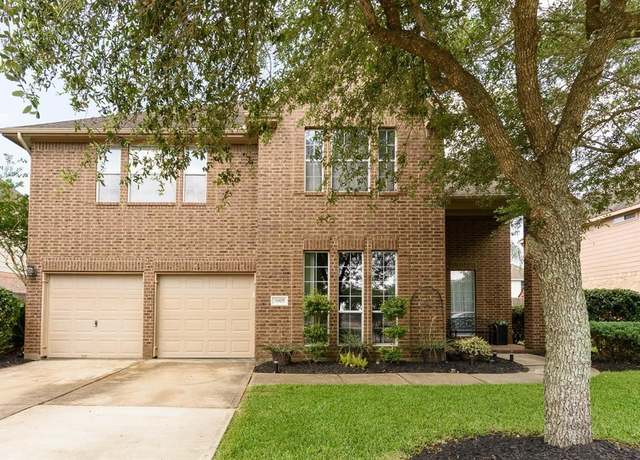 Property at 3905 Austin Lake Ct, Pearland, TX 77581, 4 beds, 3.5 baths