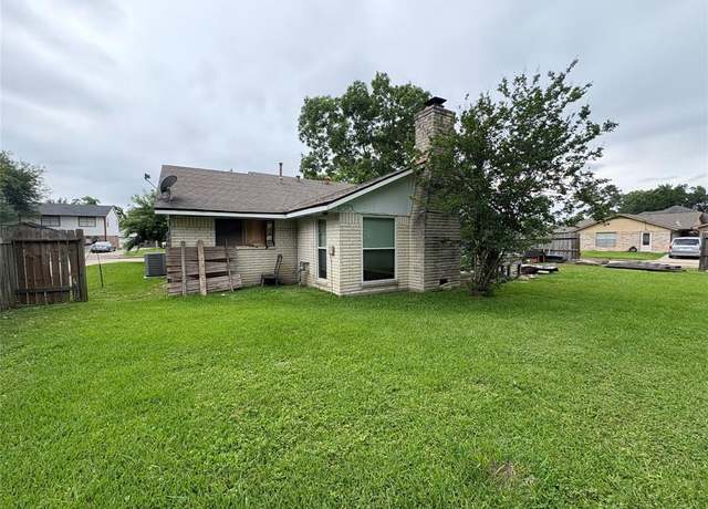 Property at 11434 Davenwood Dr, Houston, TX 77089, 3 beds, 2 baths
