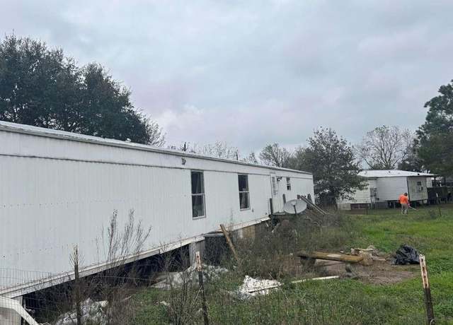 Property at 6430 Brockstein Rd, Sealy, TX 77474, 3 beds, 2 baths