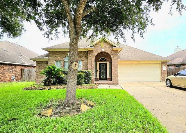 Property at 10203 Chestnut Creek Way, Pearland, TX 77584, 3 beds, 2.5 baths