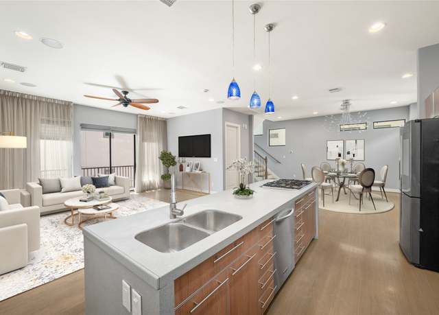 Property at 2310 Camden Dr, Houston, TX 77021, 3 beds, 3.5 baths