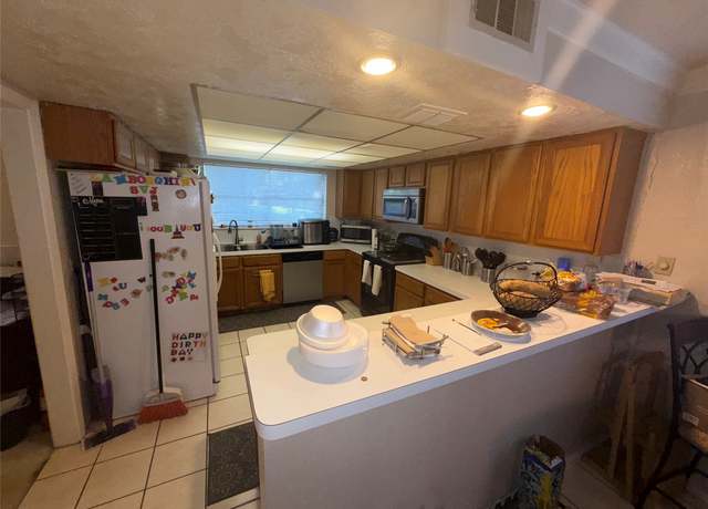 Property at 10026 Towne Brook Ln, Katy, TX 77498, 4 beds, 2 baths